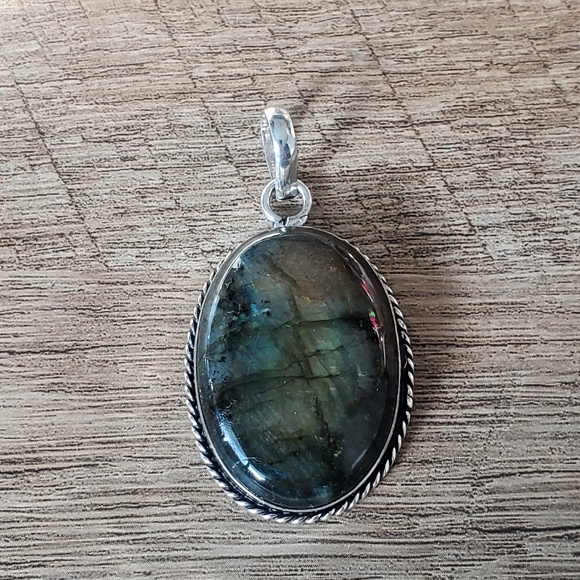 Statement Labradorite Gemstone Pendant set in 925 Sterling Silver Bezel, NWT - Picture 7 of 14